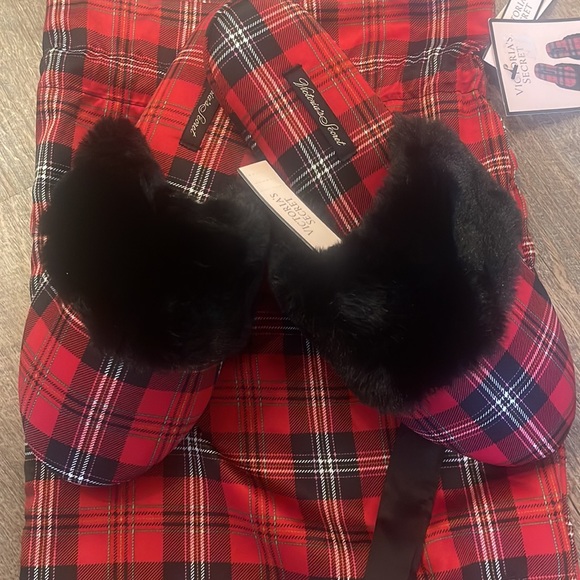 NEW Victoria’s Secret Women Satin Slippers - Picture 4 of 9